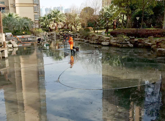 望谟景观池淤泥清理