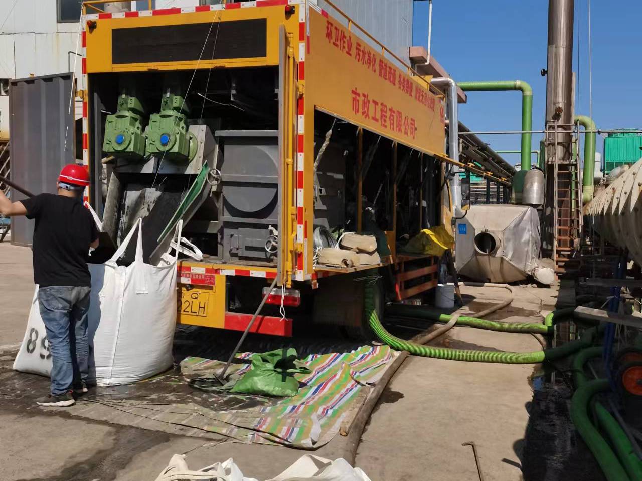 望谟淤泥压干处理